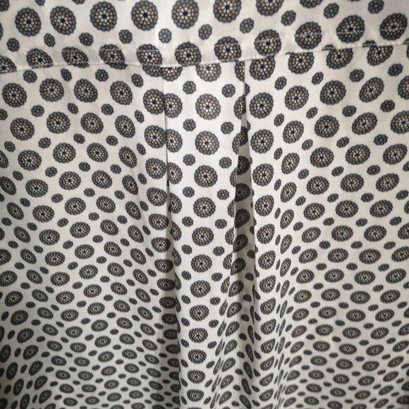 Rose & Olive Ladies Size Medium White with Olive Green Pattern Tunic / Blouse - Picture 6 of 10